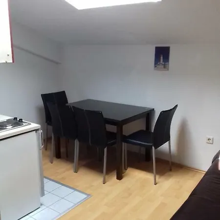 Una بيت للعطل
